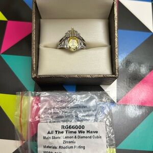 Vintage-Inspired Silver and Yellow Ring with Decorative Metalwork